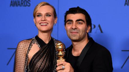 Stolze Sieger: Diane Kruger und Fatih Akin zeigen den Golden Globe für "Aus dem Nichts"