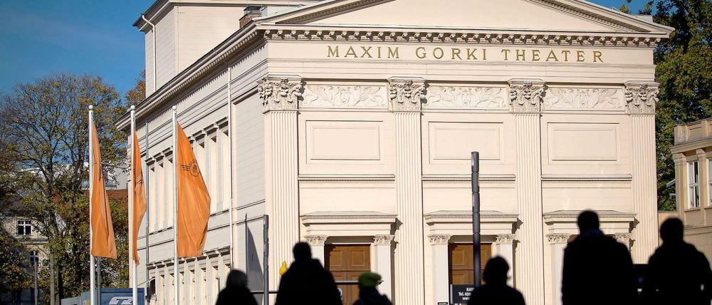 Das Maxim-Gorki-Theater bleibt hinter der "Neuen Wache" stehen, ist aber nun wieder Eigentum der Sing-Akademie zu Berlin.