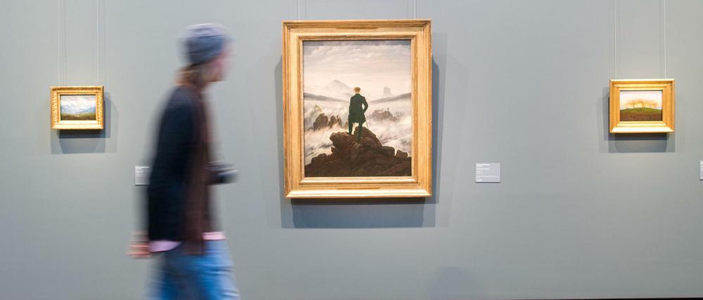 Gemälde "Der Wanderer über dem Nebelmeer" von Caspar David Friedrich in der wieder eröffneten Hamburger Kunsthalle.