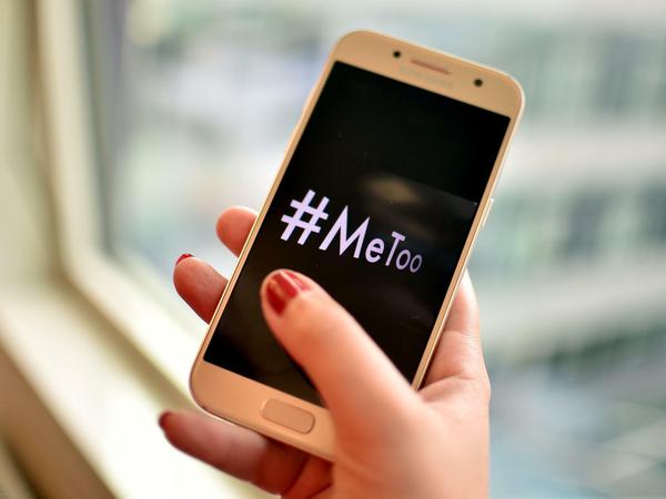 Hashtag #MeToo: Immer mehr Frauen berichten über sexuelle Übergriffe am Arbeitsplatz, nicht nur prominente Schauspielerinnen aus Film und Fernsehen. 