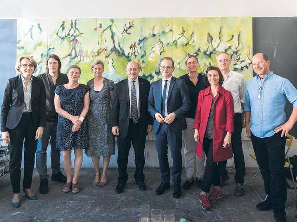 Uni pour la culture en Europe: Jean-Yves Le Drian et Heiko Maas à l'occasion d'une visite de la communauté artistique "Ateliergemeinschaft Gerichtshöfe" à Berlin, Mai 2018.