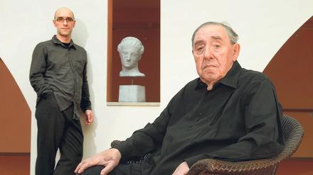 Der 2010 verstorbene Dirigent Otmar Suitner leitete die Staatskapelle von 1964 bis 1990. Sein Sohn Igor Heitzmann hat einen Dokumentarfilm über ihn gedreht.