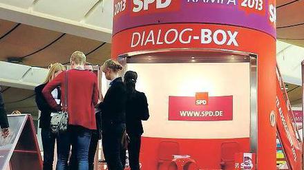 Volksbefragung. Die „Dialog-Box“ der SPD im Bundestagswahlkampf. Foto: dpa