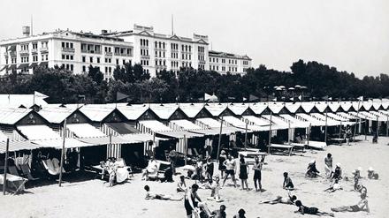 Strandleben um 1920. Das Hôtel Des Bains in seiner Hochzeit. 