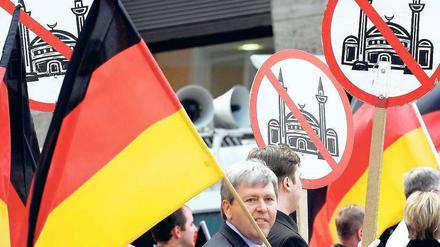 Diese Bürger würden die Religionsfreiheit vermutlich gerne einschränken. Demonstration der rechten Partei Pro NRW. Foto: ddp