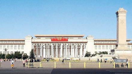 Das größte Museum der Welt. Chinas umgebautes Nationalmuseum am Platz des Himmlischen Friedens wird die Schau beherbergen. 