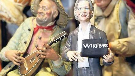 Frohes Fest. Julian Assange als Weihnachtskrippenfigur in Neapel. 