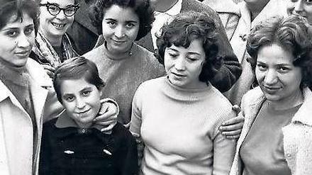 Die Neuen sind da. Türkische Näherinnen im Oktober 1961 in Minden. 