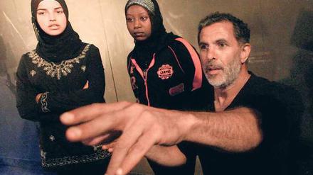 Juliano Mer Khamis probt mit seinem Freedom Theatre in einem Flüchtlingslager in Jenin.