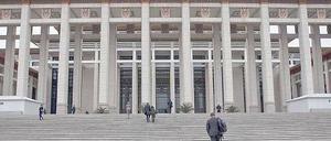 Große Fassade. Das chinesische Nationalmuseum in Peking. Hier läuft die von deutschen Museen bestückte Schau „Kunst der Aufklärung“. Das Gebäude ist ein Beispiel zeitgenössischer Museumsarchitektur – das Berliner Humboldt-Forum sucht noch seine Form. Foto: dpa