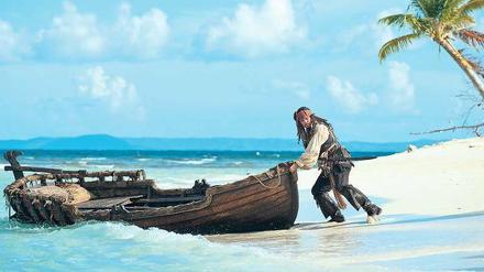 Nimm mich mit auf die Reise. Johnny Depp will als Captain Jack Sparrow zurück auf die See – ab Donnerstag in den Kinos. 