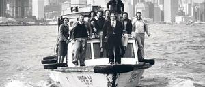 Aus Gästen werden Freunde. Die Mitarbeiter des Goethe-Instituts von Hongkong, 1979 auf einem Boot. 