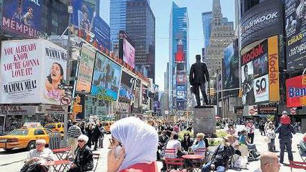Kopftuch am Times Square. Seit den Anschlägen des 11. September haben die Amerikaner mehr über den Islam gelernt. 