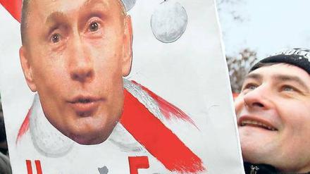 Protest: „Neujahr ohne Putin“, fordert dieser Demonstrant. Wie Tausende Moskowiter ging er auf die Straße, um gegen den Wahlbetrug zu demonstrieren. 