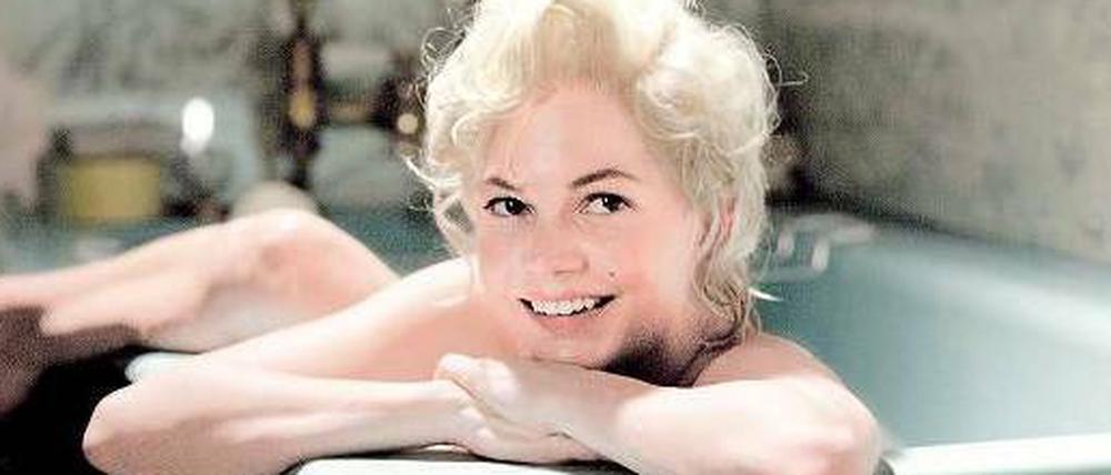 Die Pose im Bade. Michelle Williams alias Marilyn Monroe. 
