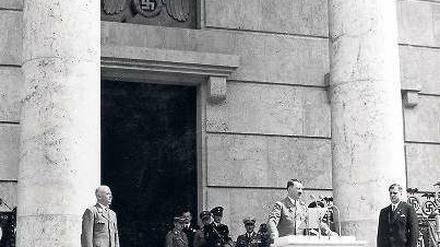 Juli 1937. Adolf Hitler bei der Eröffnung des „Hauses der Deutschen Kunst“ in München.