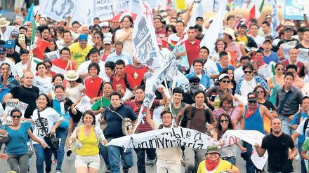 Rennen für die Freiheit. Demonstration der Studentenbewegung „Yo Soy 132“ in Mexiko City. Foto: Reuters