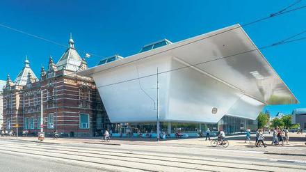Baden gehen. Der Amsterdamer Architekt Mels Crouwel entwarf den avantgardistischen Anbau aus Kunststoffharz und der Synthetikfaser Twaron. 
