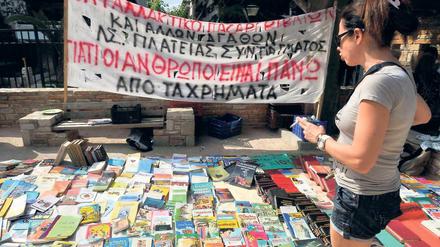 Hilfe zur Selbsthilfe. Hier werden keine Bücher verkauft, hier kann man in der Innenstadt von Athen Bücher tauschen. Foto: AFP