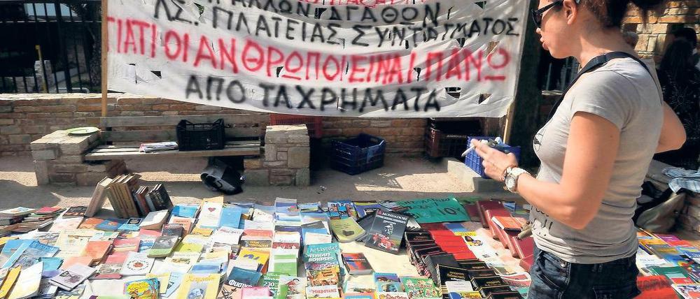 Hilfe zur Selbsthilfe. Hier werden keine Bücher verkauft, hier kann man in der Innenstadt von Athen Bücher tauschen. Foto: AFP