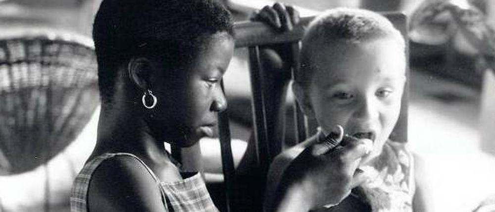 Ein Löffel für La France: Kindermädchen an der Elfenbeinküste.