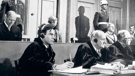 Präzedenzfall. Maximilian Schell (v.l.) verteidigt Burt Lancaster in Stanley Kramers „Das Urteil von Nürnberg“, 1961. Foto: p-a/United Archiv