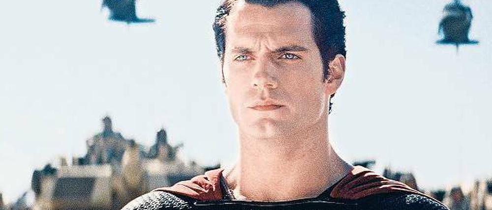 Auf der Neustartbahn. Gleich fliegt er wieder – Henry Cavill als Superman. Foto: Warner