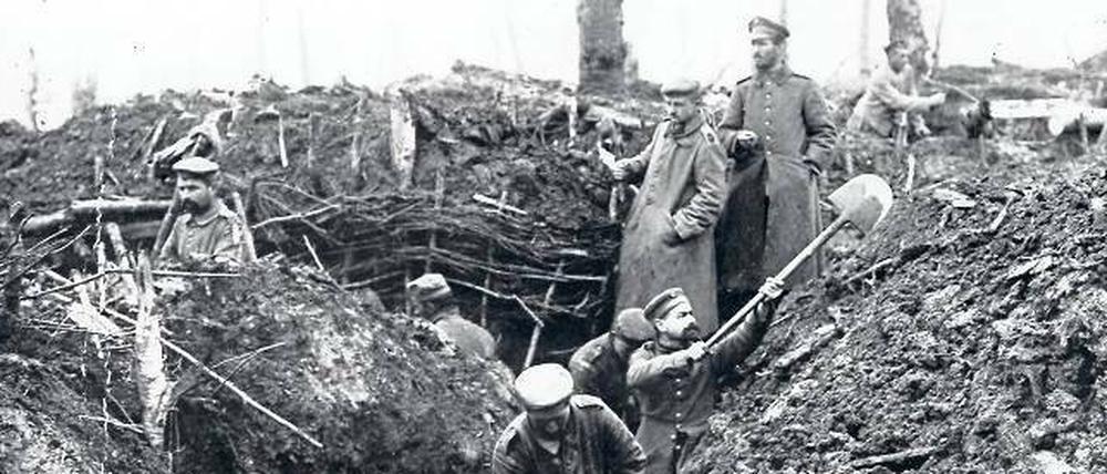  der Kampf zum Stillstand kam. Deutsche Soldaten bauen im November 1915 ihre Stellungen in den Argonnen aus.