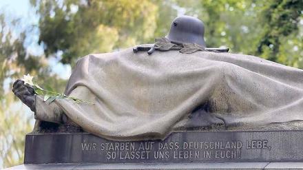 Sinnsuche in Stein. Kriegerdenkmal auf dem Berliner Garnisonsfriedhof für die gefallenen Soldaten des Ersten Weltkriegs.