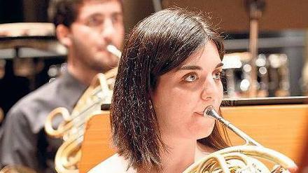 Andalusisches Feuer. Hornistin des Joven Orquesta Nacional de España.