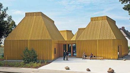 Das Reetdach grüßt von fern. Das Berliner Büro Staab Architekten entwarf das neue Museum. 