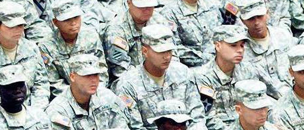 Der Krieg als bürokratischer Akt. US-Soldaten im Jahr 2007, bei einer Zeremonie in Camp Victory bei Bagdad.