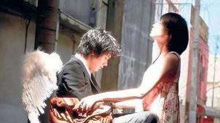 Mein Engel. Chasuke (Ken’Ichi Matsuyama) hat die schöne Yuri (Ito Ohno) dem Tod entrissen. 