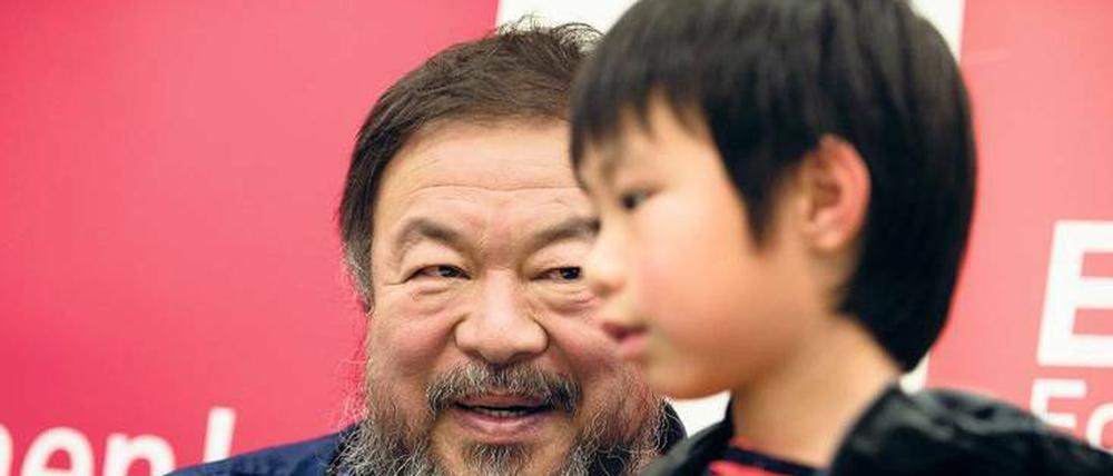 Vater, bald auch Lehrer. Ai Weiwei mit seinem Sohn Lao Ai. 