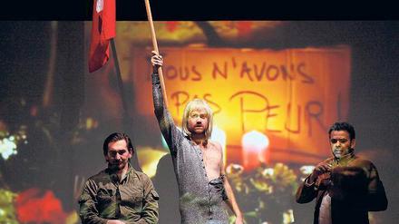 Ins Elend getrieben? Till Wonka, Aram Tafreshian und Falilou Seck in der Inszenierung „Je suis Jeanne d’Arc“. 