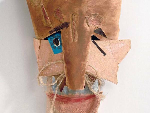 Hämisch grinsende Maske von Marcel Janko.
