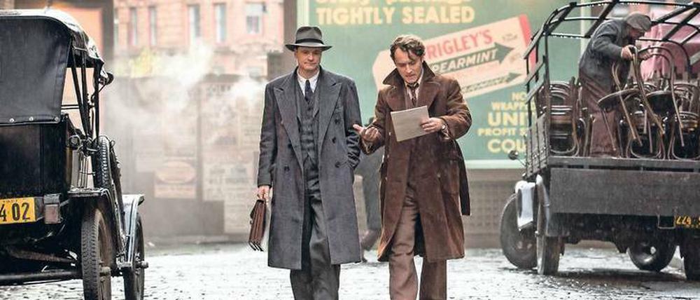 Mobile Textarbeit. Lektor Max Perkins (Colin Firth, links) und und sein Autor Thomas Wolfe (Jude Law).