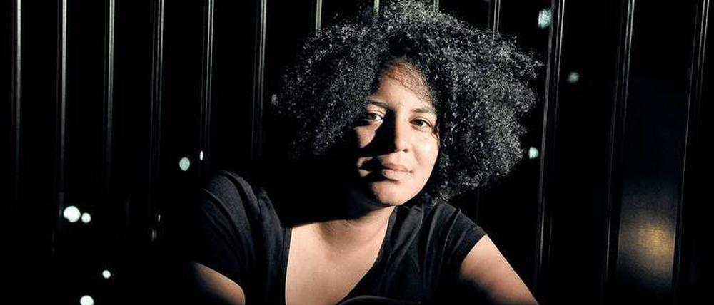Afrofuturistin. Die Künstlerin und Kulturwissenschaftlerin Simone Dede Ayivi erobert das All. 