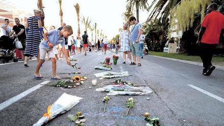 Gedenken. 85 Menschen starben beim Attentat an der Promenade des Anglais.