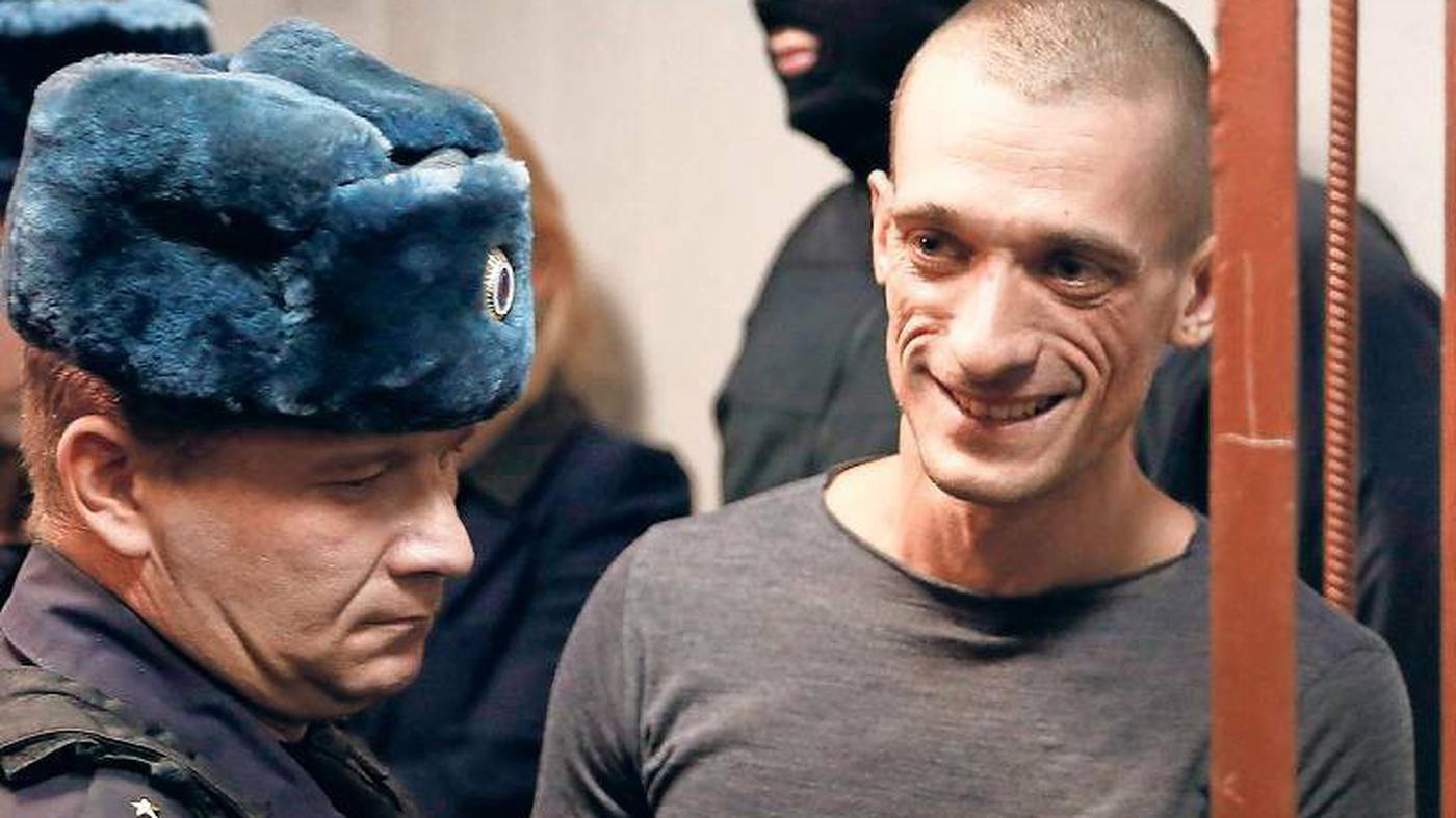 Pjotr Pawlenski Aktionskünstler flieht aus Russland