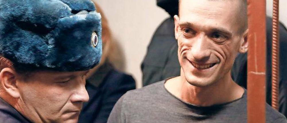 Pjotr Pawlenski Aktionskünstler flieht aus Russland