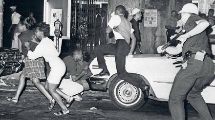 Der Weg in den Aufruhr. Ausschreitungen in Harlem nach Protesten gegen rassistische Polizeigewalt, Juli 1964. 