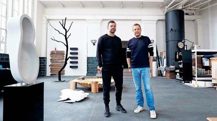 Die neuen Nachbarn. Michael Elmgreen (re.) und Ingar Dragset in ihrem Neuköllner Studio, einem umgebauten Pumpwerk. 