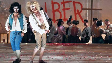 Nahuel Di Pierro als Leporello (links) und Philippe Sly als Don Giovanni in Mozarts Oper. 