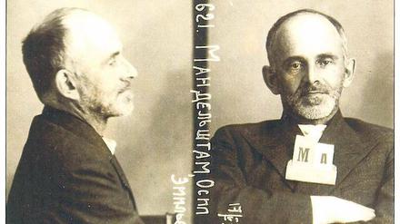Für die Akten. Die beiden obligatorischen Fotografien von Ossip Mandelstam, hier nach der ersten Verhaftung am 17. Mai 1934.