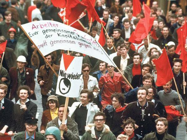 Euphorie des Aufbruchs. Studenten demonstrieren im Mai 1968 in Bonn gegen die Notstandsgesetze. 