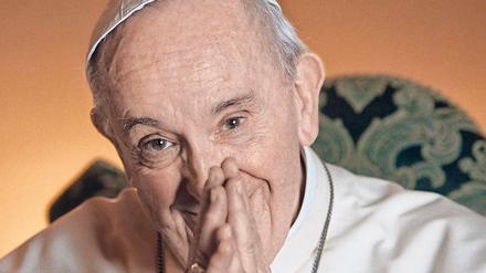 Auge in Auge. Franziskus, mit bürgerlichem Namen Jorge Mario Bergoglio, wurde 1936 in Buenos Aires geboren. Am 13. März 2013 wurde er zum 266. Papst gewählt. Er ist der erste nichteuropäische Papst, der erste Jesuit im Amt und der erste, der sich nach Franz von Assisi nennt.
