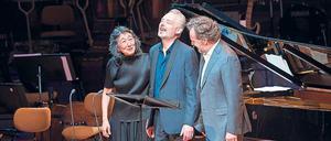 Alles für Sir Simon. Die Pianistin Mitsuko Uchida, der Tenor Mark Padmore und der Bariton Christian Gerhaher beim Late-Night-Überraschungskonzert.