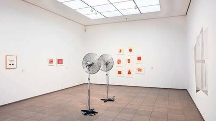 Nachbarn. Die Installation „Ventilatoren“ von Roman Signer (1998). 