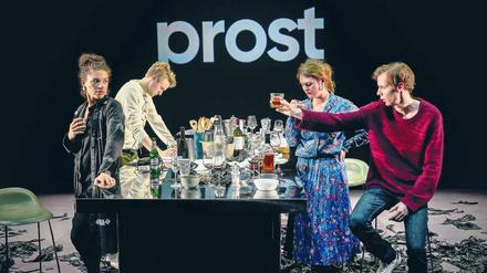 Berliner Milieu. „Abgrund“-Party mit Isabelle Redfern, Laurenz Laufenberg, Alina Stiegler und Moritz Gottwald. 
